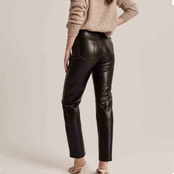 Abercrombie & Fitch The Ankle Straight Ultra High Rise Faux Leather Pant 4 Short - Picture 2 of 9